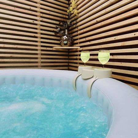 1 Bedroom Apartment With Hot Tub In Cardiff Exterior photo