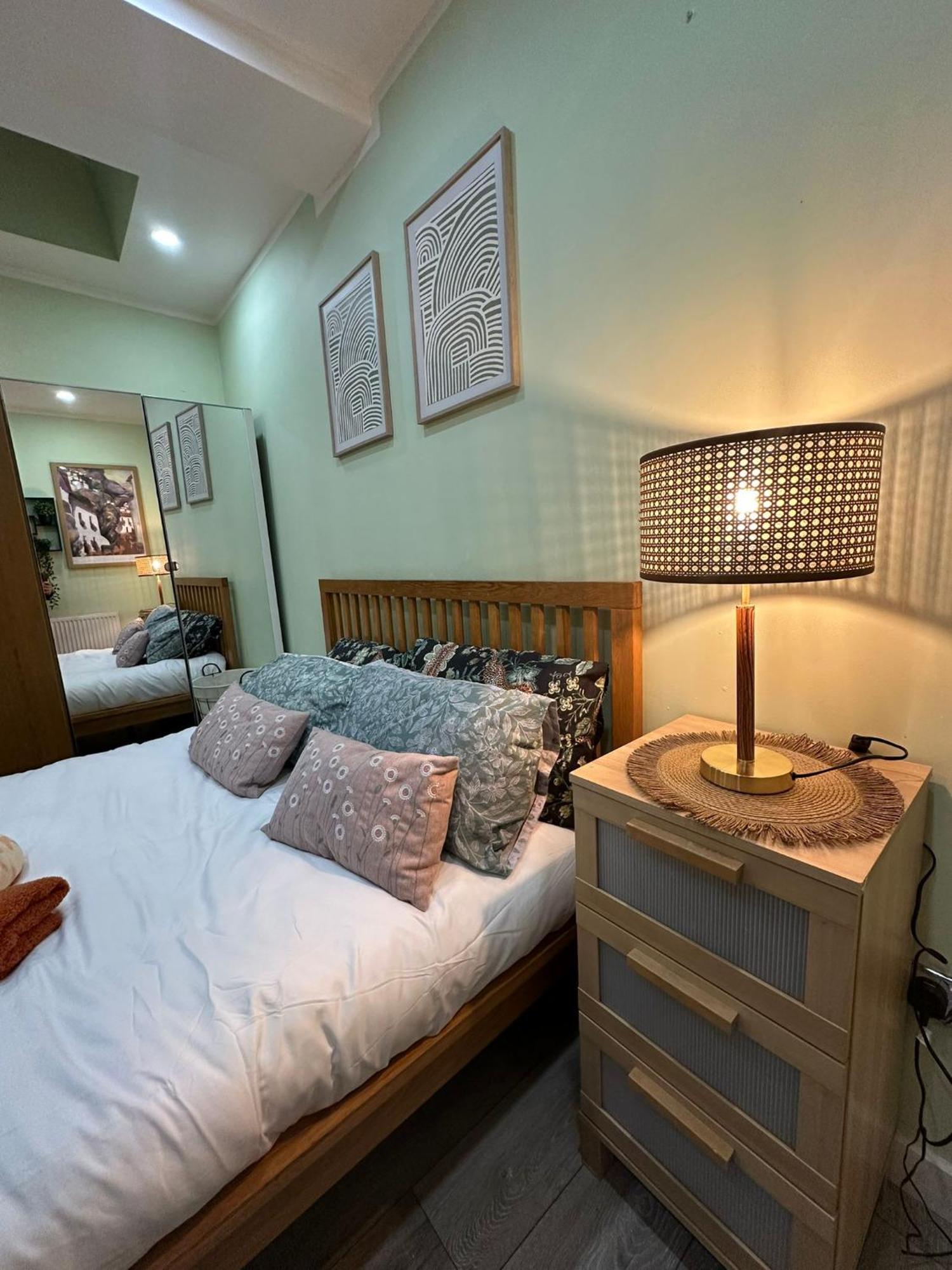 1 Bedroom Apartment With Hot Tub In Cardiff Exterior photo